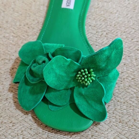 Steve Madden Melena Green Suede Flower Flat Slide Sandals - Size 7.5 - Picture 5 of 12